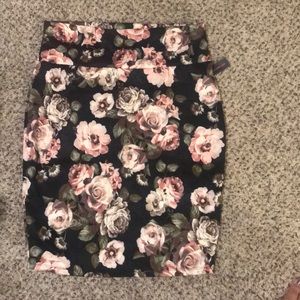 ❤️ 4 for $15 
 Flora skirt